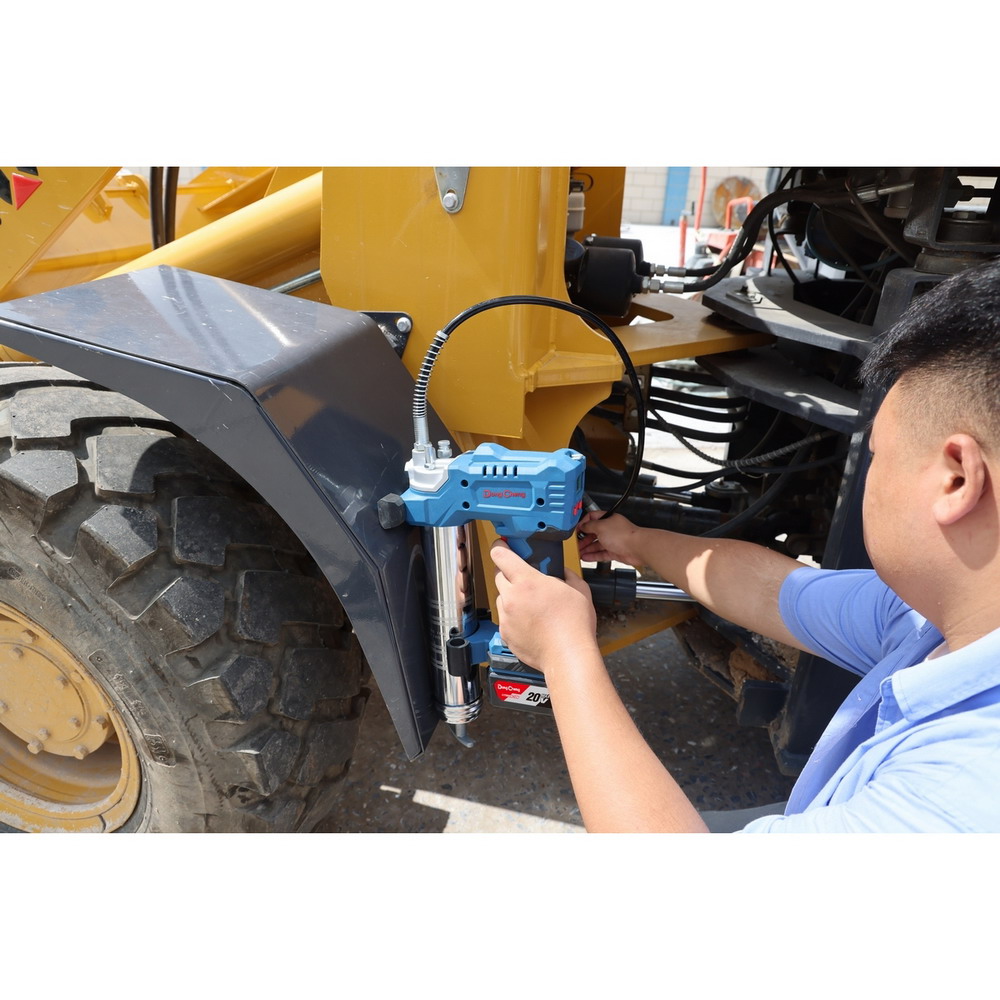DONG CHENG DCGG500 (TYPE DM) เครื่องอัดจารบีไร้สาย 20V แรงดัน 10000PSI 500CC พร้อมแบตและแท่นชาร์จ_4